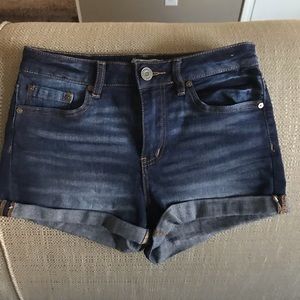 Denim shorts with a cuff